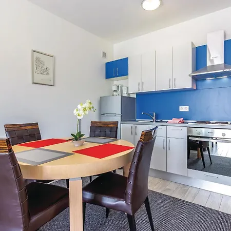 Apartment 1 Bedroom In