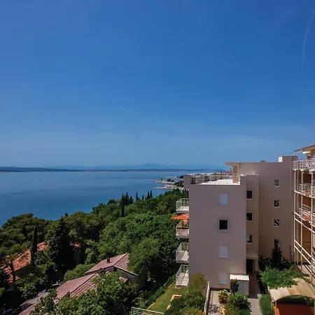 Apartment 1 Bedroom In *